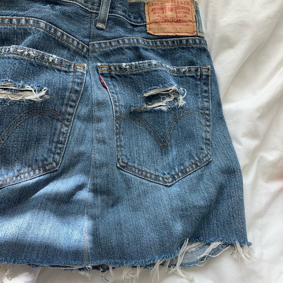 Vintage Levi’s distressed 505 denim skirt - Picture 3 of 3